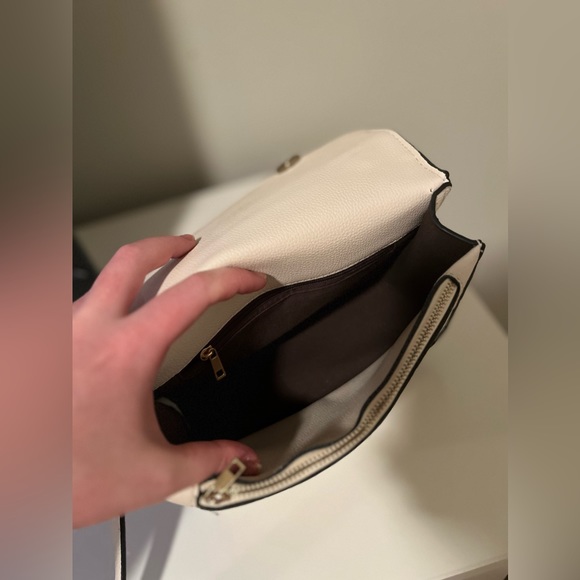 Like New White/Light Cream Tasseled Faux-Leather Purse. Perfect for Nashville! - Picture 6 of 7